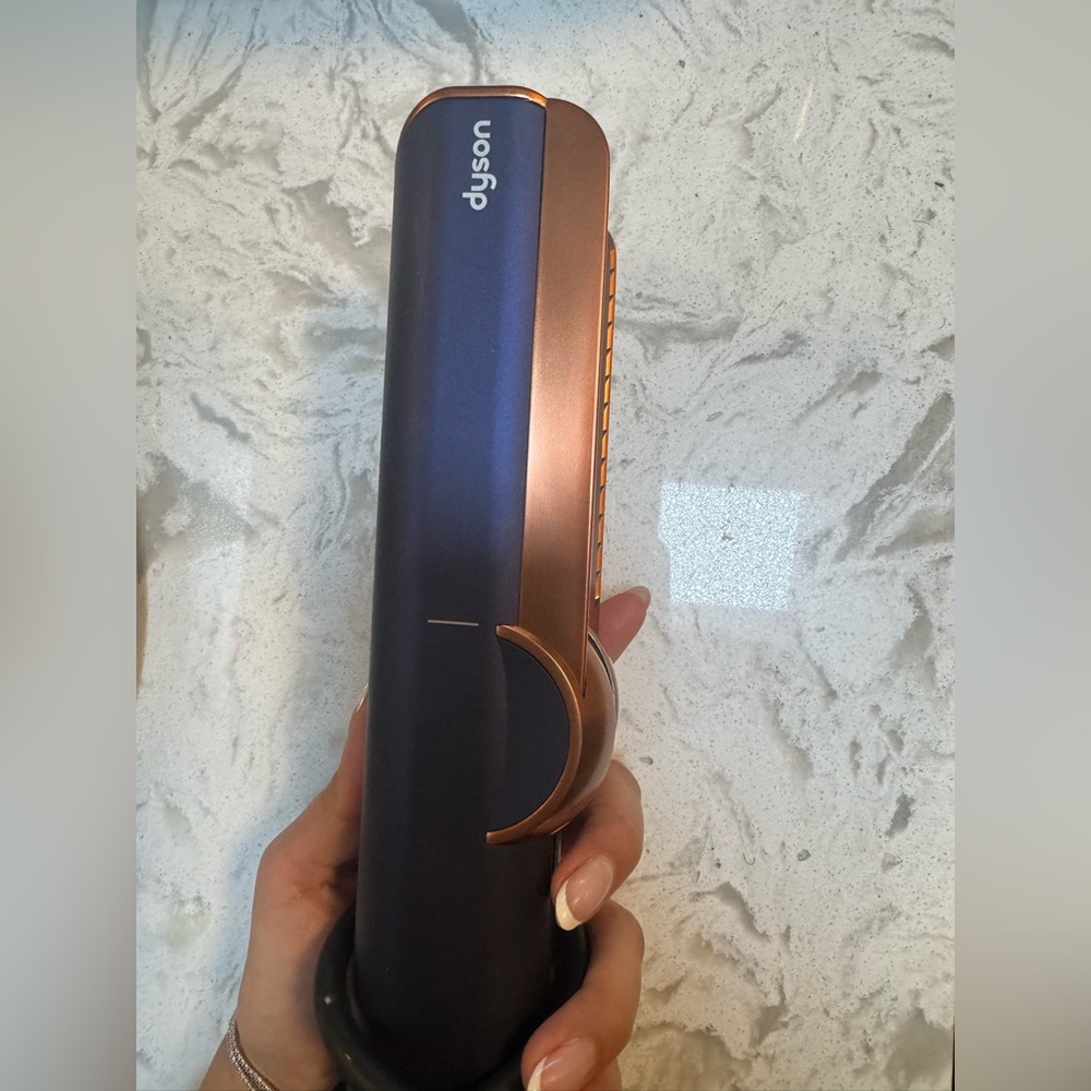 Authentic Dyson air straight - Picture 5 of 7
